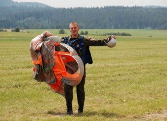 Obrazek: Skoki ze spadochronem, nauka walki wręcz – tylko w marcinkowickim liceum 